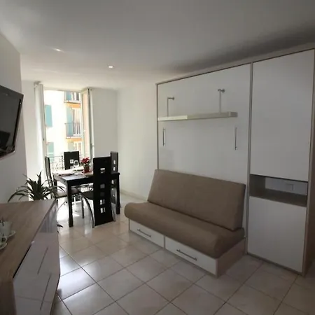 Apartman A 2 Pas De La Place Du Pin Et Port! Nizza